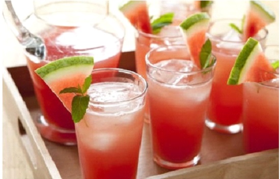 5 bebidas cor-de-rosa deliciosas para fazer em casa!